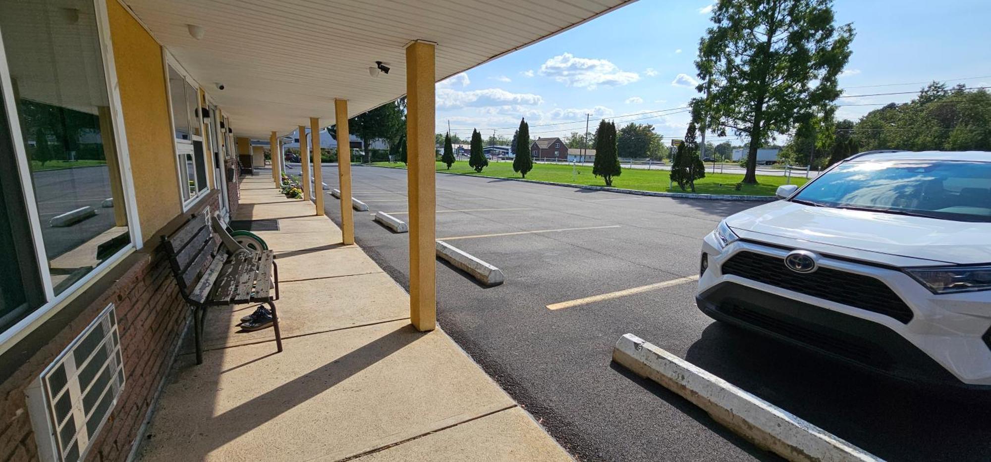 Mount Laurel Motel Hazleton Eksteriør billede